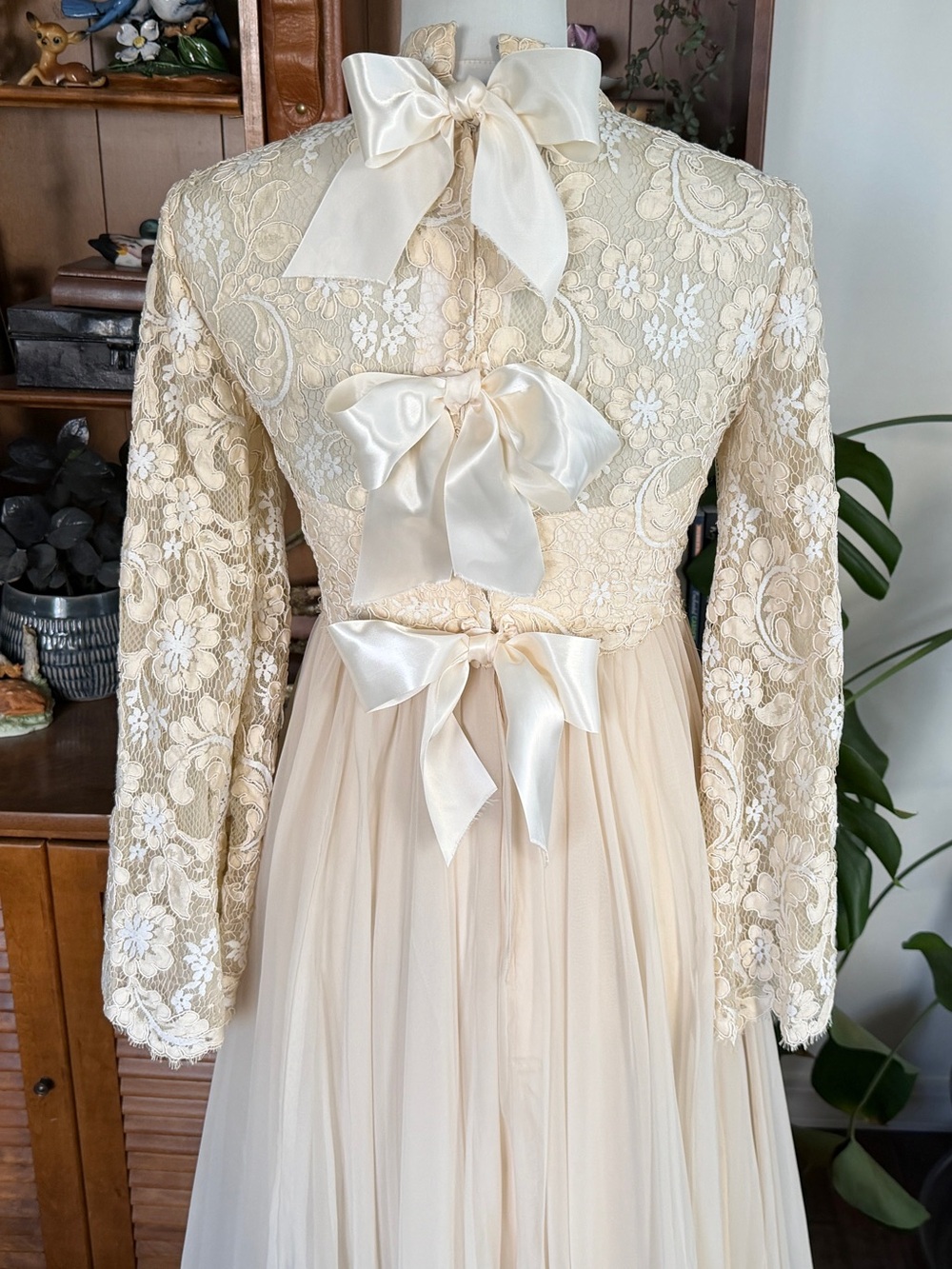 Lord & Taylor Vintage Ivory Lace Flare Chiffon Full Skirt Bow Back Wedding Gown - Picture 11 of 16